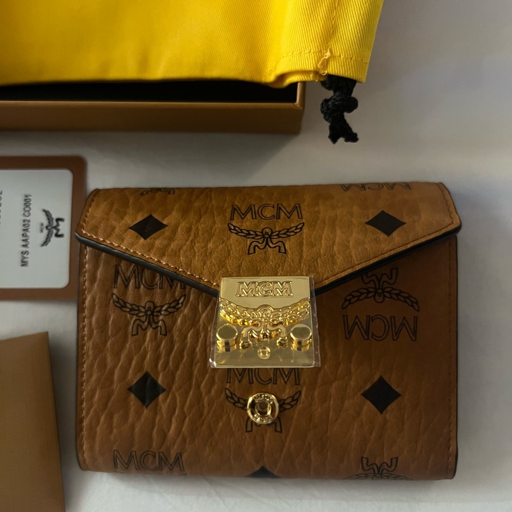 BRAND NEW never been used - MCM  Tracy TriFold  Leather Wallet in Cognac